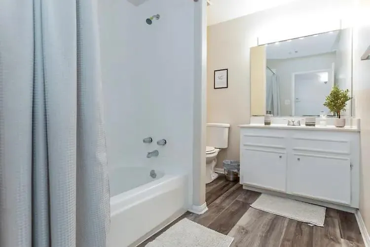 Сasa de vacaciones Modern 4Br Home, Central Las Vegas Location