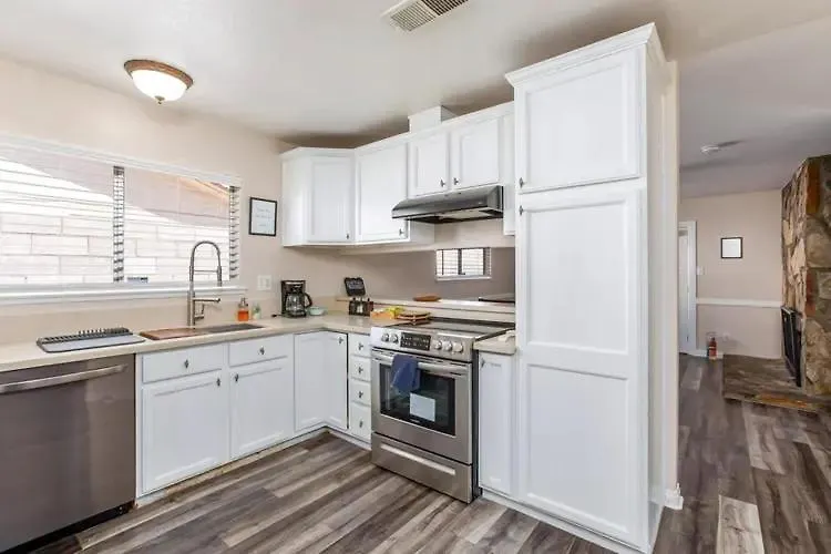 Modern 4Br Home, Central Las Vegas Location 0*,  Estados Unidos