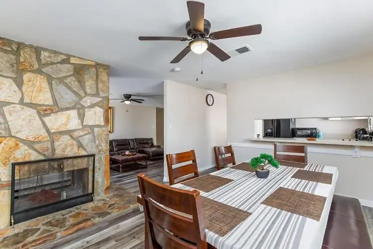 Modern 4Br Home, Central Las Vegas Location Сasa de vacaciones